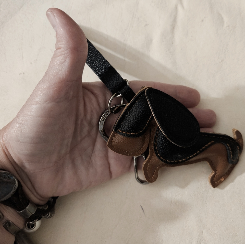 NWOT Steve Madden Genuin Leather Dachshund Purse Charm Keychain Black Tan - Picture 7 of 14